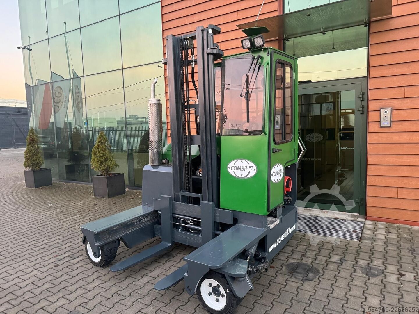 4-way forklift Combilift C2500 /perfect /compact/Only 4819 hours