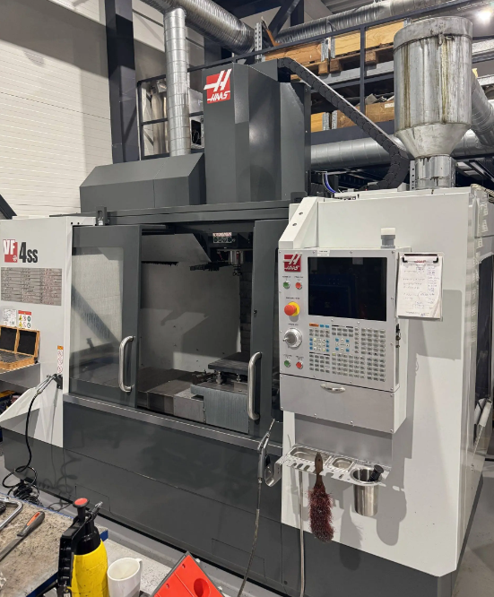 Centre d'usinage vertical HAAS VF4 SS d'occasion