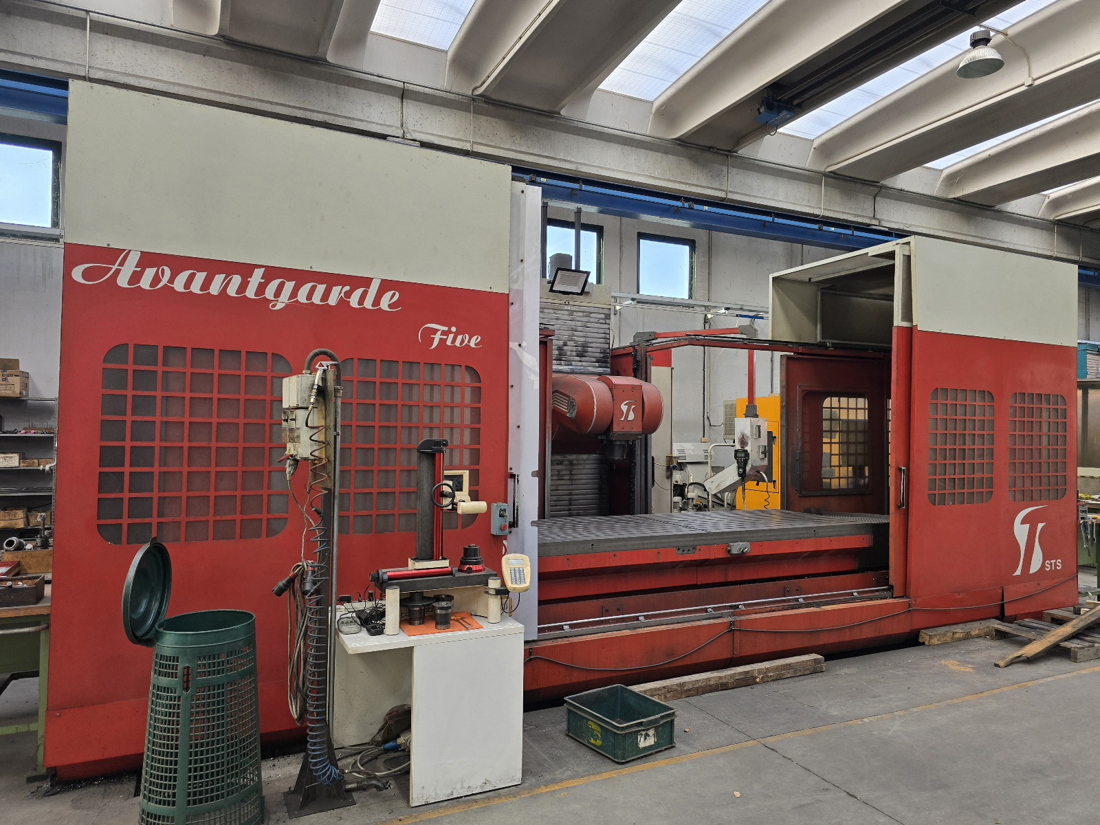 Centre d'usinage 5 axes STS AVANTGARDE FIVE d'occasion