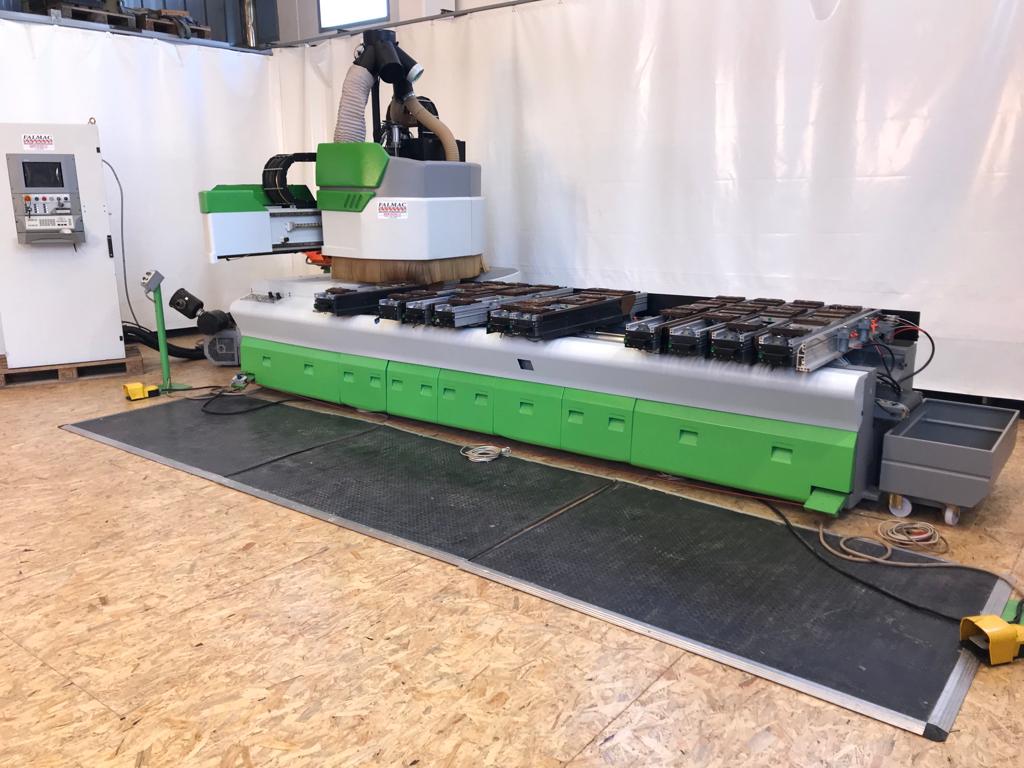 Centre d'usinage CNC pour le bois Biesse Rover 27