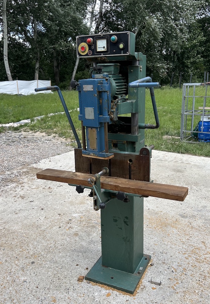 Fraiseuse à bois KORONOWO DFLC