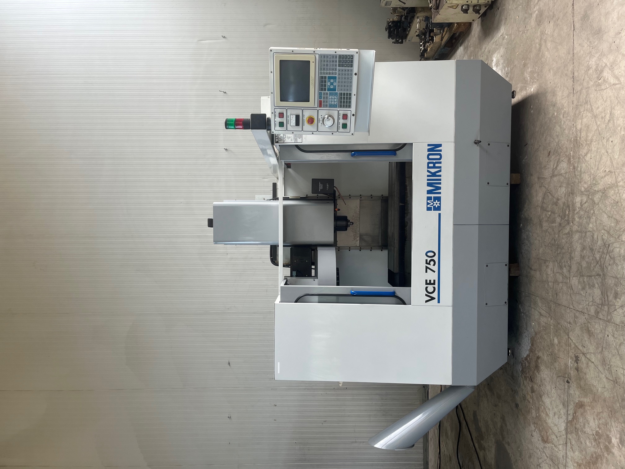 Centre d'usinage vertical MIKRON (HAAS) VCE 750 (VF2)