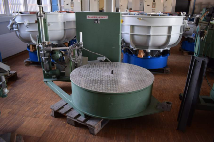 MACHINE DE PRESSAGE DE TRAMES POUR LES DENTS À JET D'AIR DES PEIGNES DE TISSAGE