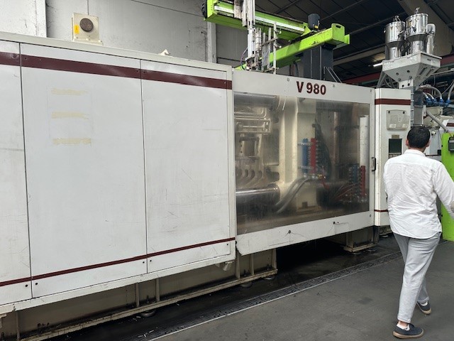 Presse à injecter NEGRIBOSSI V9800H11000