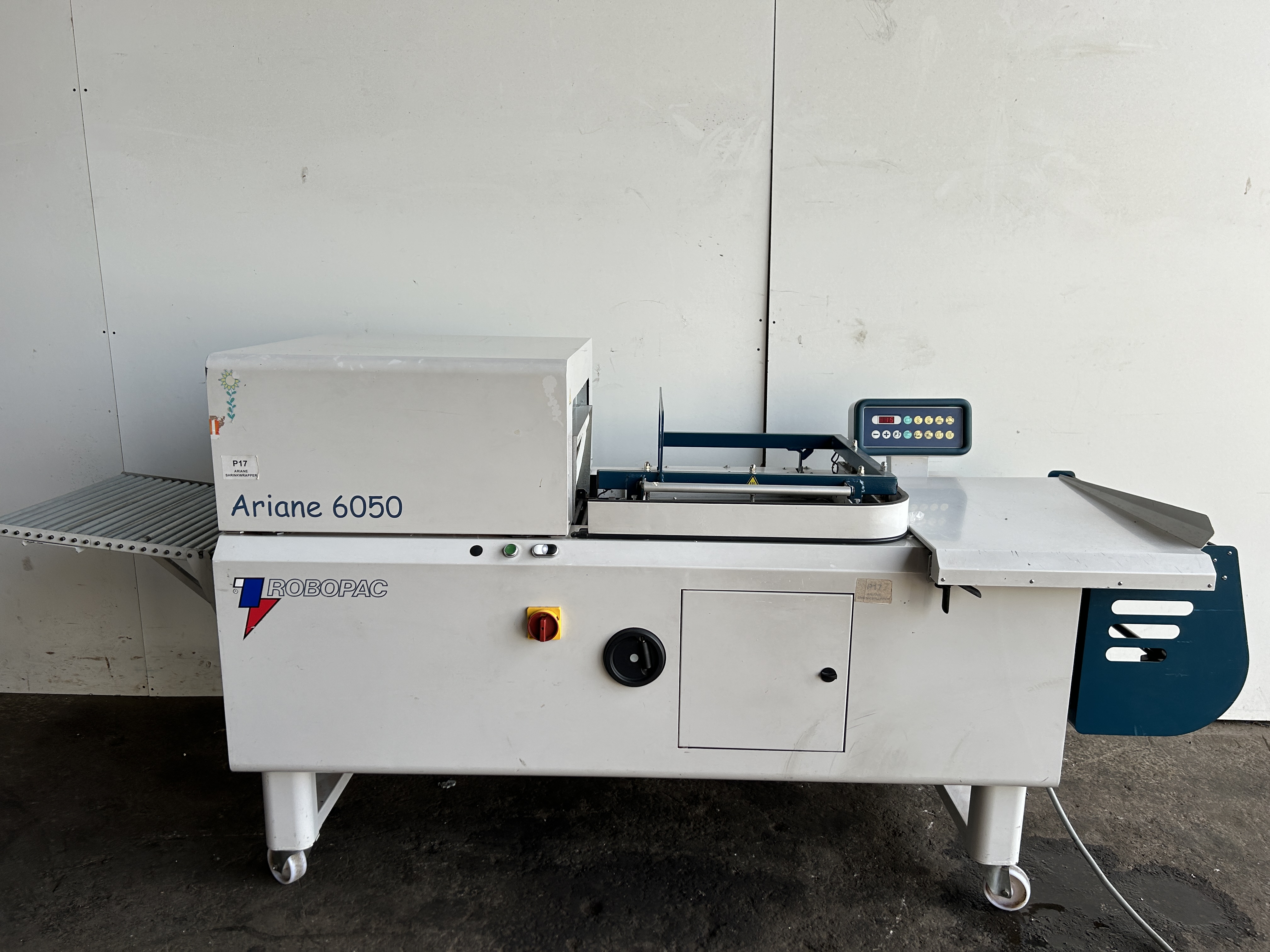 Ligne de formage remplissage operculage Robopac Ariane 6050