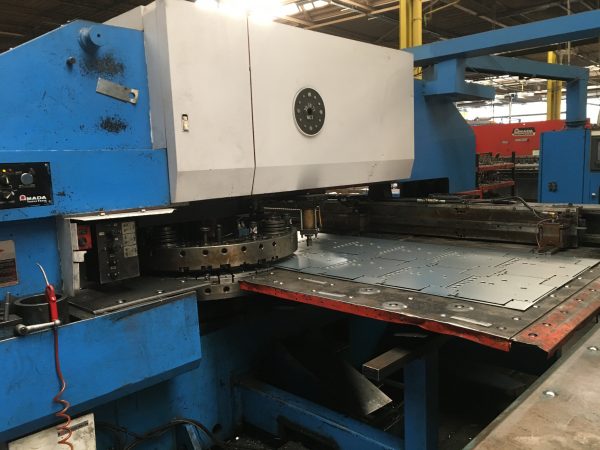 Poinçonneuse à cnc AMADA PEGA 357