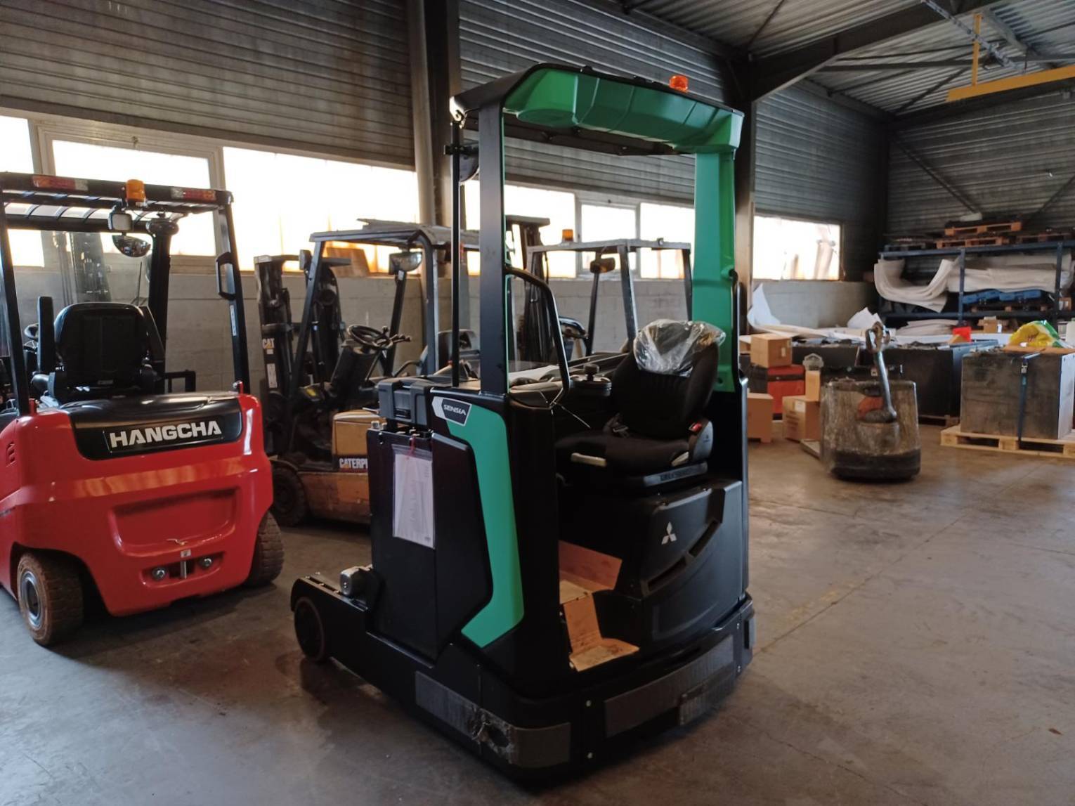 Chariot télescopique Mitsubishi RB16N2HS