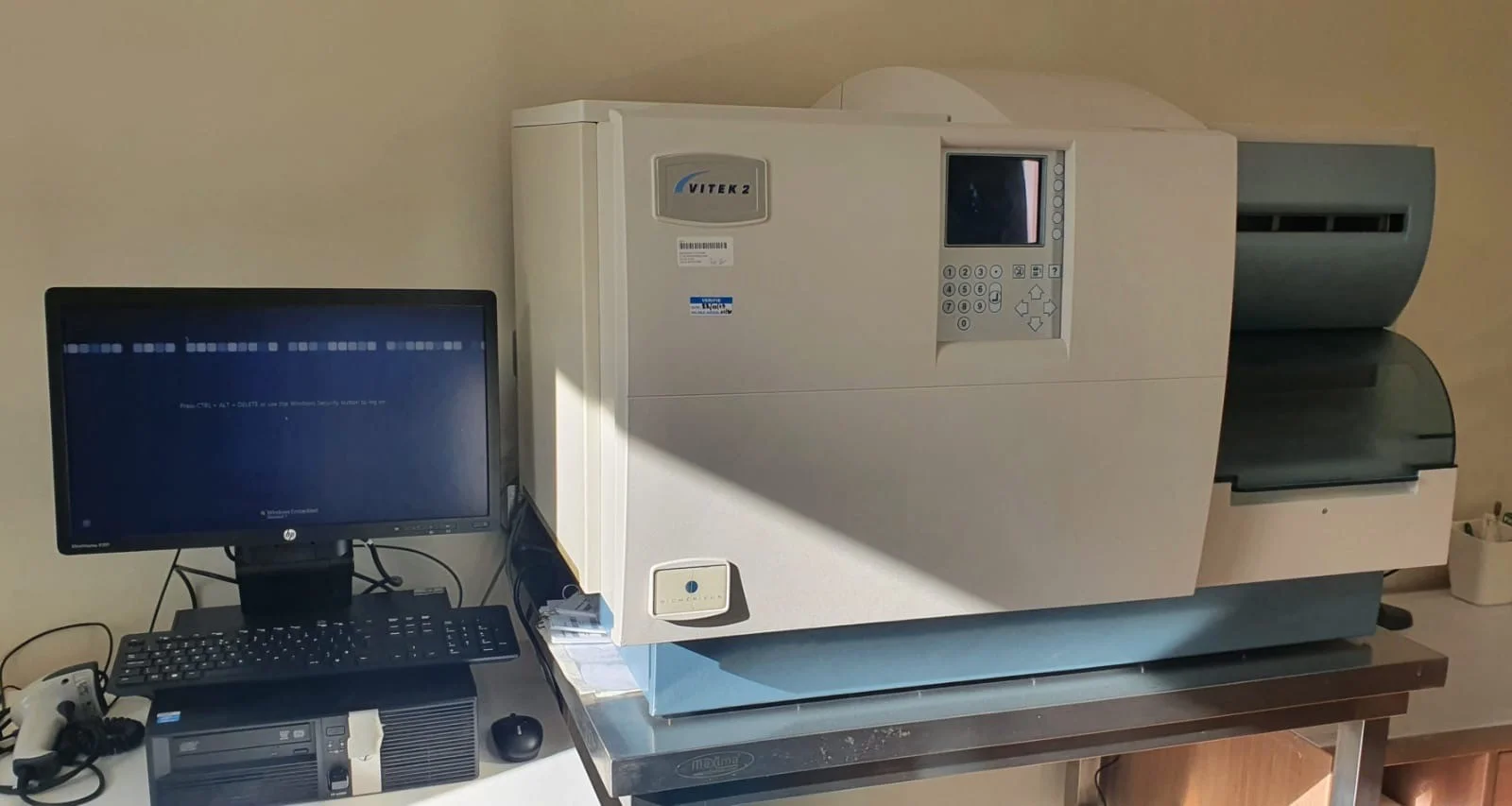 Système d'identification bactérienne Vitek 2 de BIOMÉRIEUX