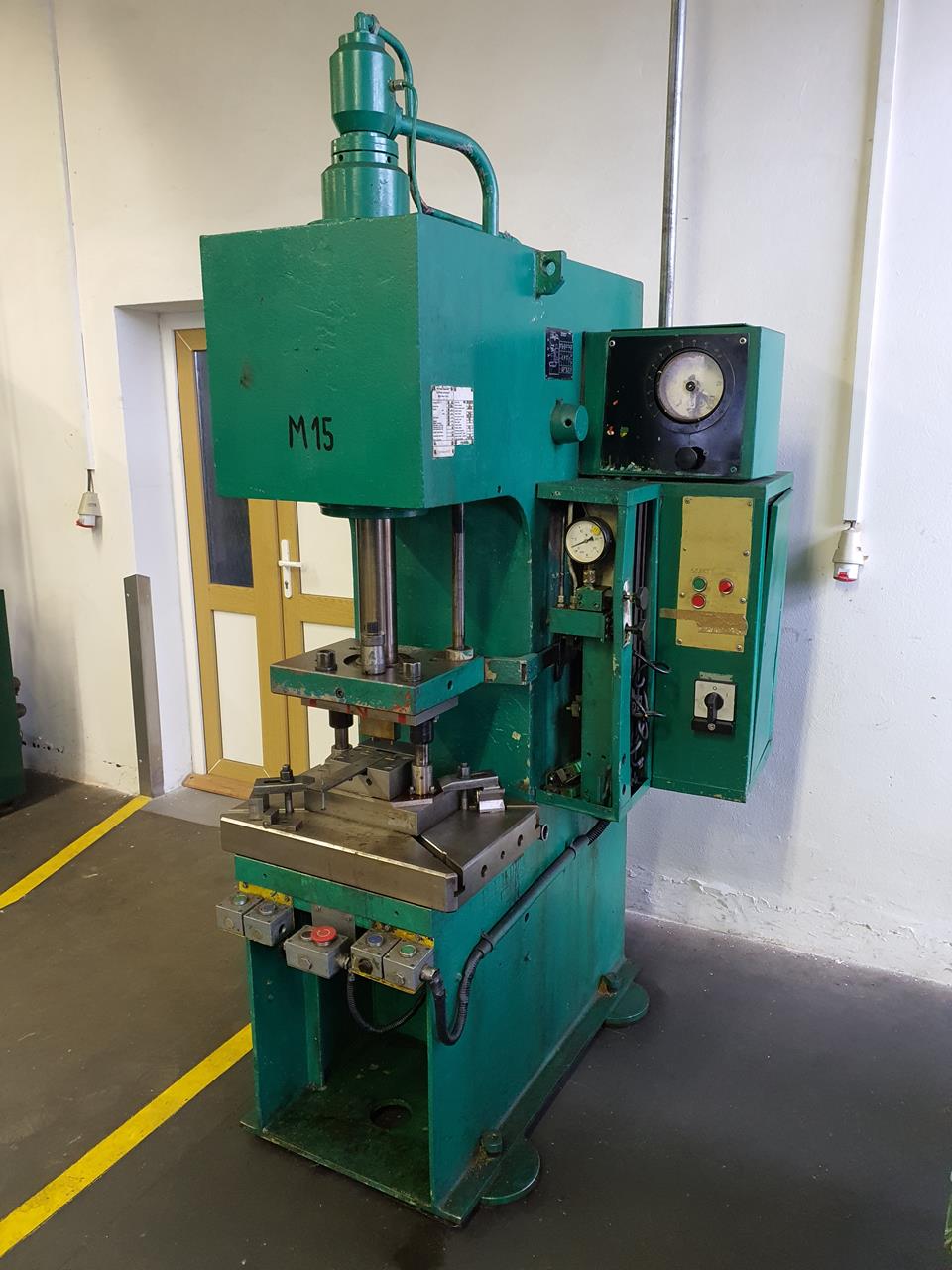 Presse excentrique VEB PYE 10 S1 M