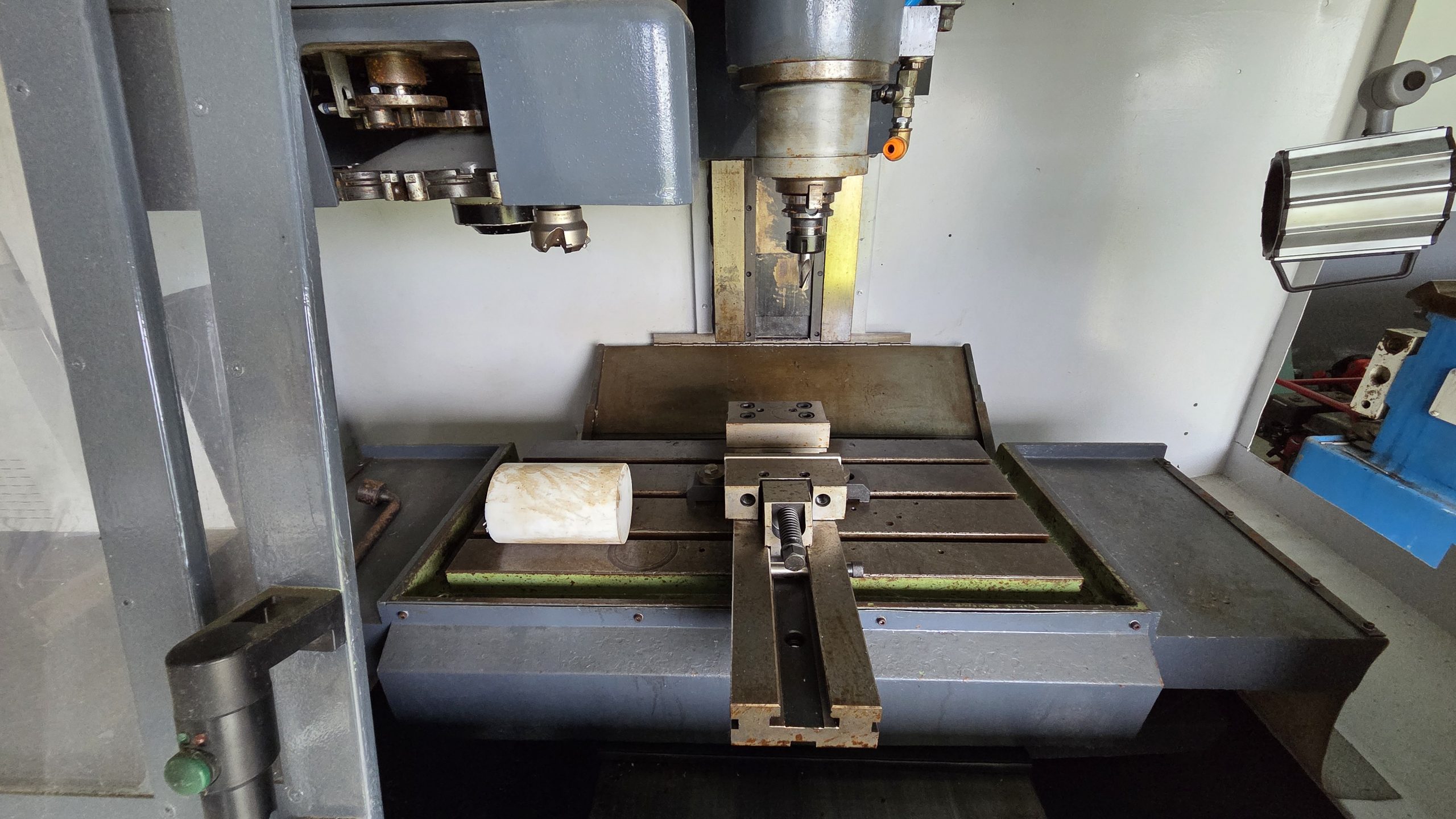 Centre d'usinage vertical Hurco CNC HURCO