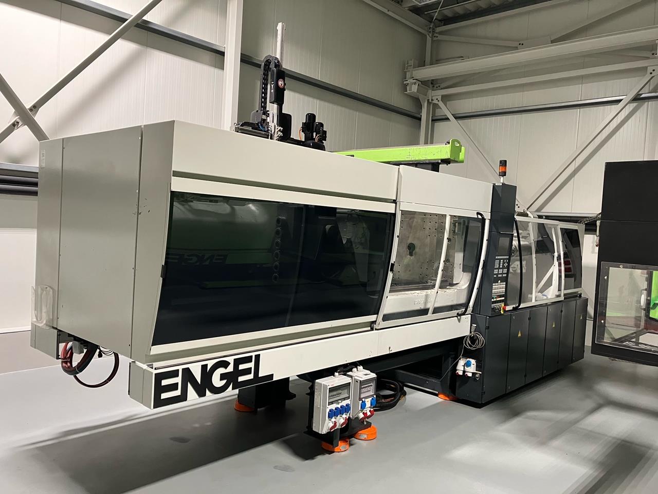 Presse à injecter Engel ES 650/275 HL
