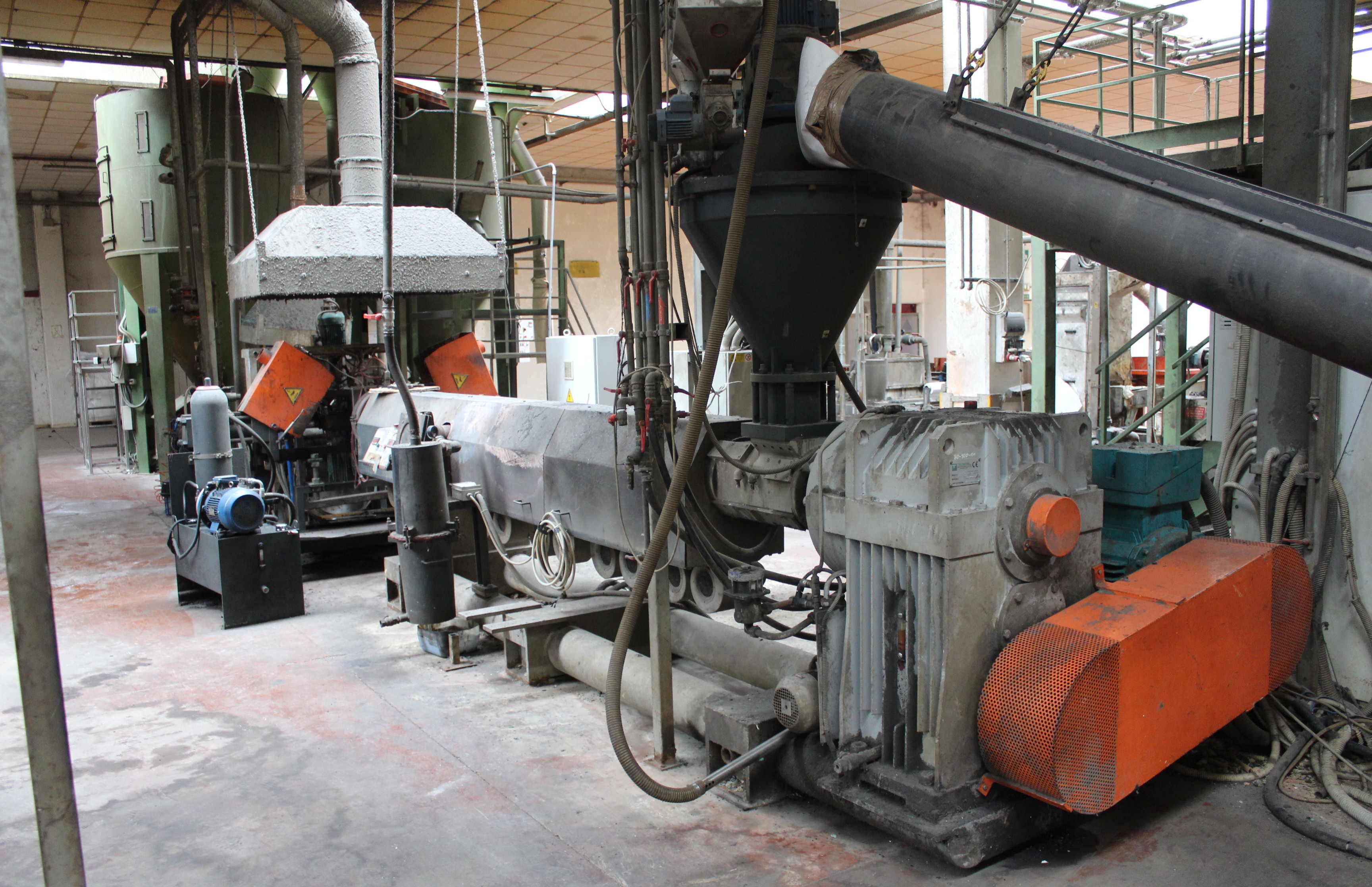 Machine de recyclage plastique TECNOVA SRL ES 130 N 37 D DEG