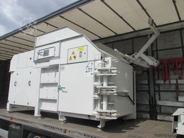 Bale press with 70 tons of pressing force HSM HL 7009