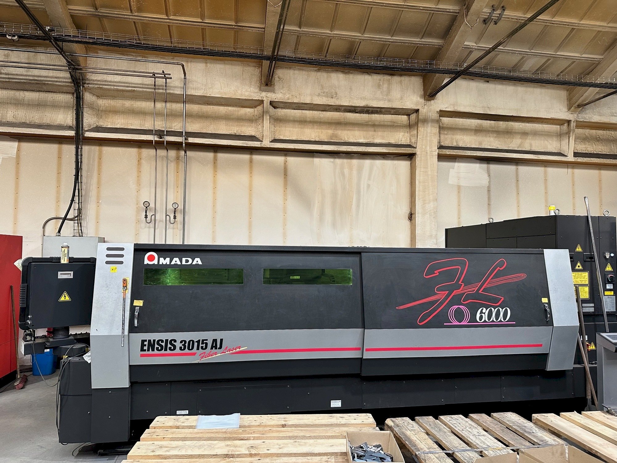 Machine de découpe laser AMADA ENSIS-3015 AJ Fiber
