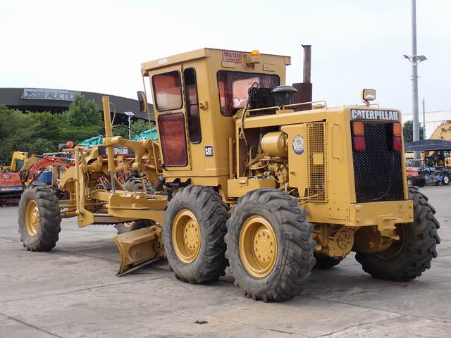 Niveleuse CATERPILLAR 140G