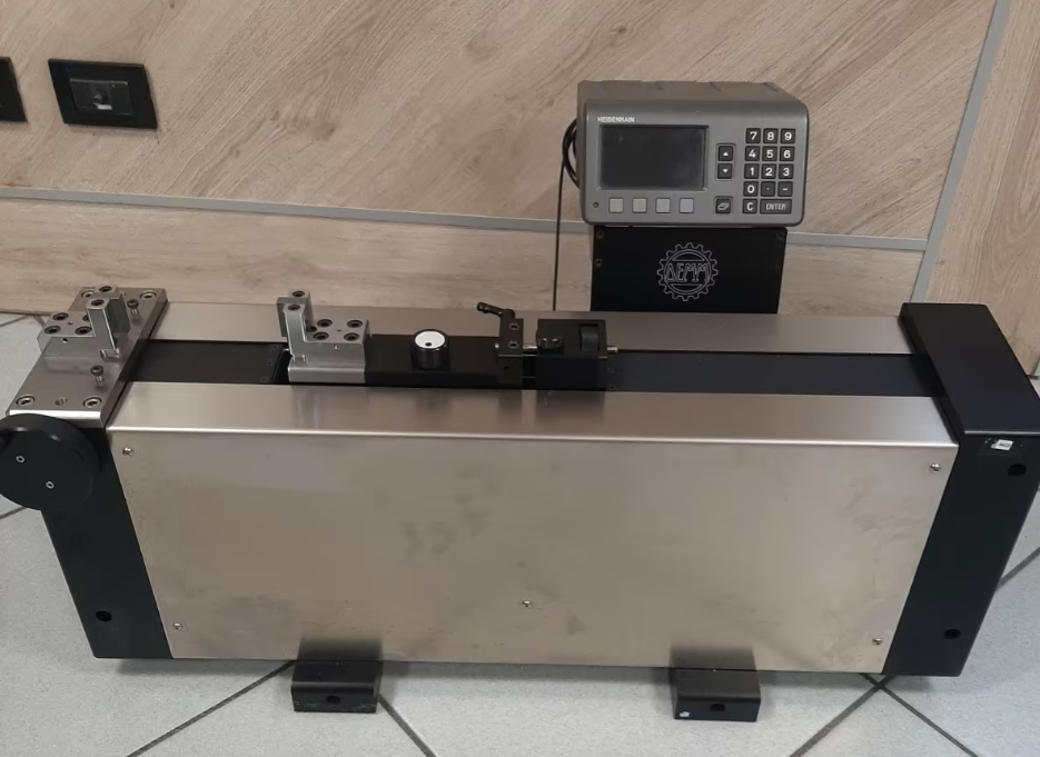 Banc de mesure linéaire professionnel DEMM Digilinea Rapid, équipé d'un affichage numérique Heidenhain ND 280.