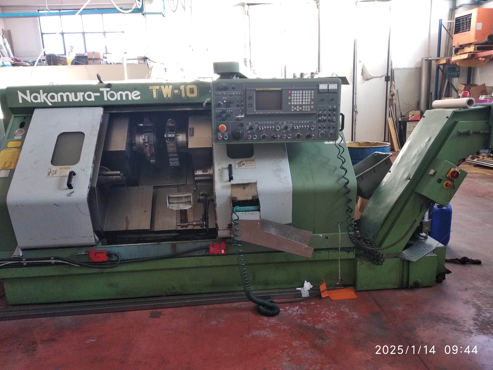 Tour CNC avec ravitailleur de barres Nakamura Tome TW 10 d'occasion