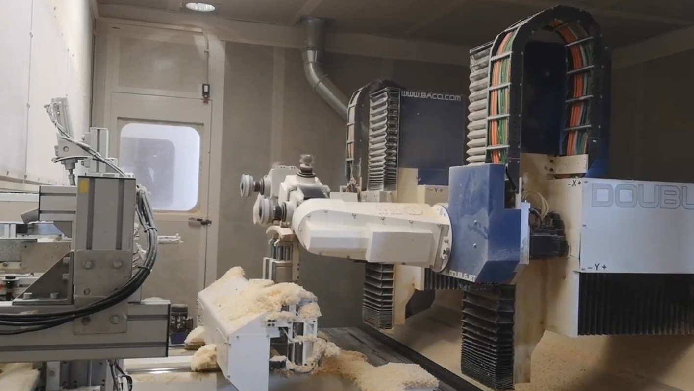 Centre d'usinage à bois cnc BACCI, KUKA FC8 / DOUBLE JET