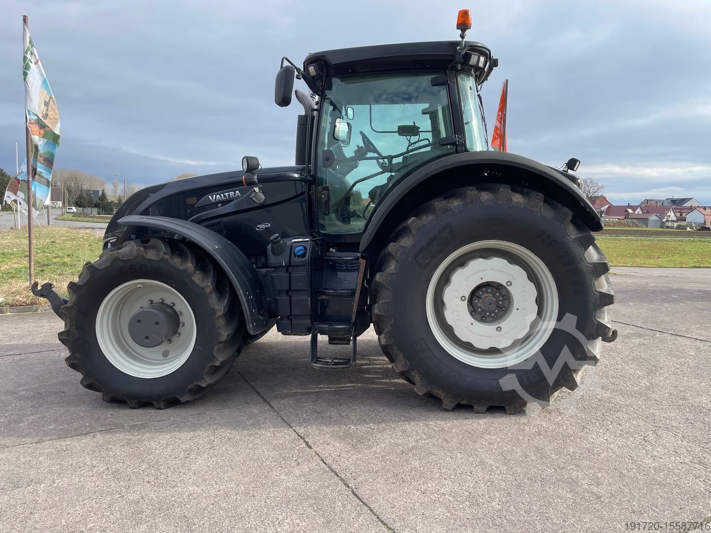 Tractors (haulers) Valtra S354