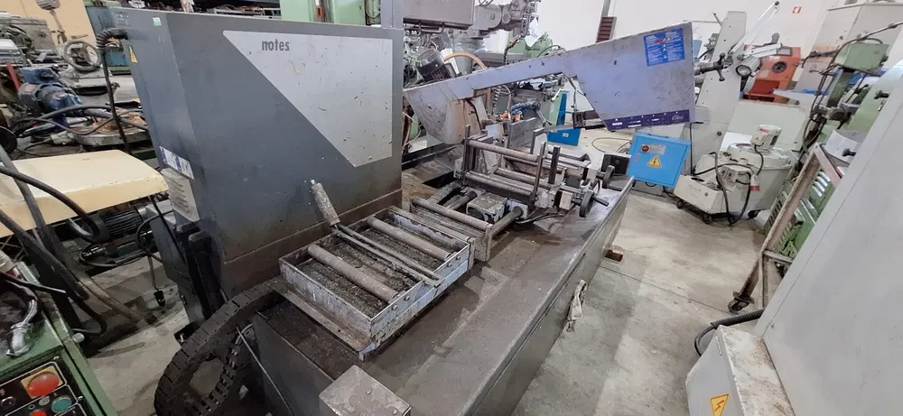 Scie à ruban pour métal Band Saw MEP 330 CNC