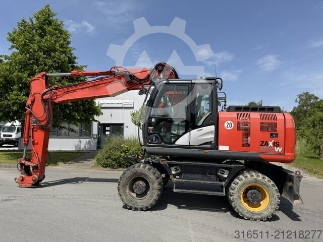 Mobile excavator LIEBHERR A 920 / Oil Quick