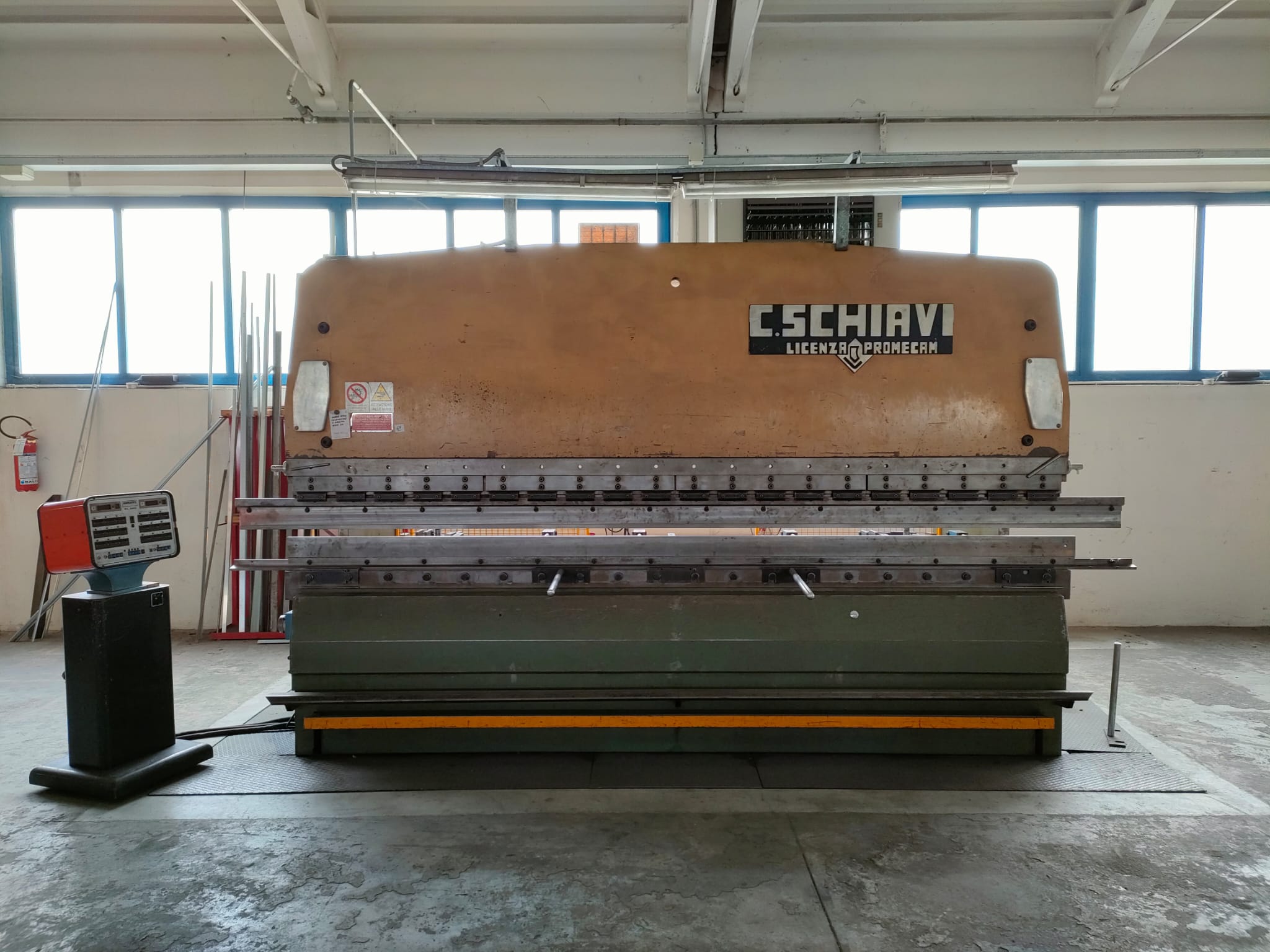 Presse plieuse SCHIAVI RG 204